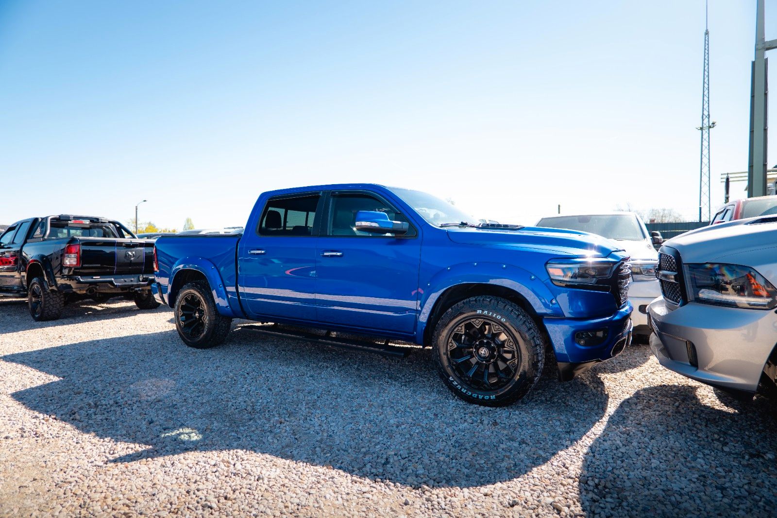 Fahrzeugabbildung Dodge RAM 5.7 V8 HEMI 4x4 OFFROAD Night Limited 19%