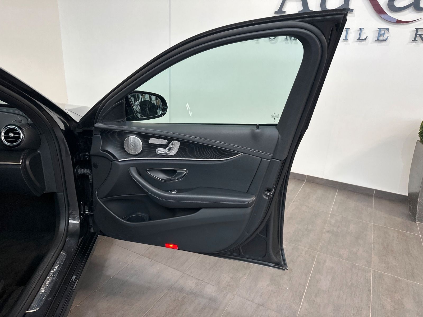 Fahrzeugabbildung Mercedes-Benz E 220 d T Avantgarde NAV+LED+PANORAMA+DISTRONIC
