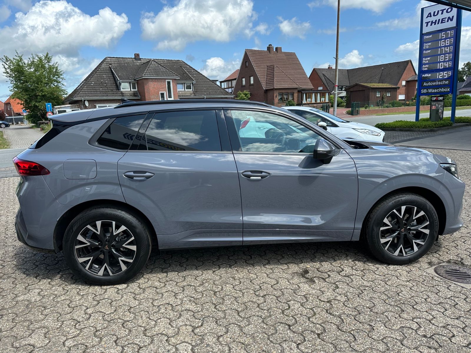 Fahrzeugabbildung CUPRA Terramar 1.5 eTSI DSG AHK/Navi/LED/ACC/18"