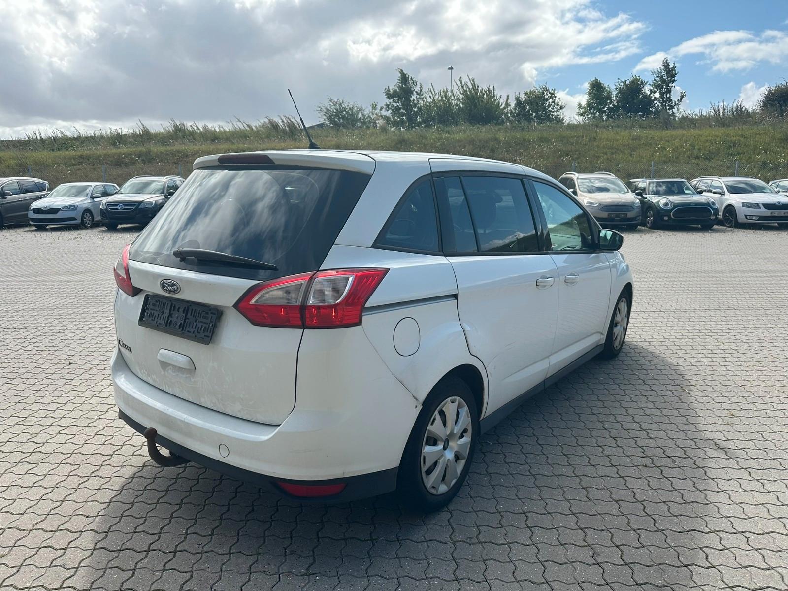 Ford Grand C-MAX 2011 — interior