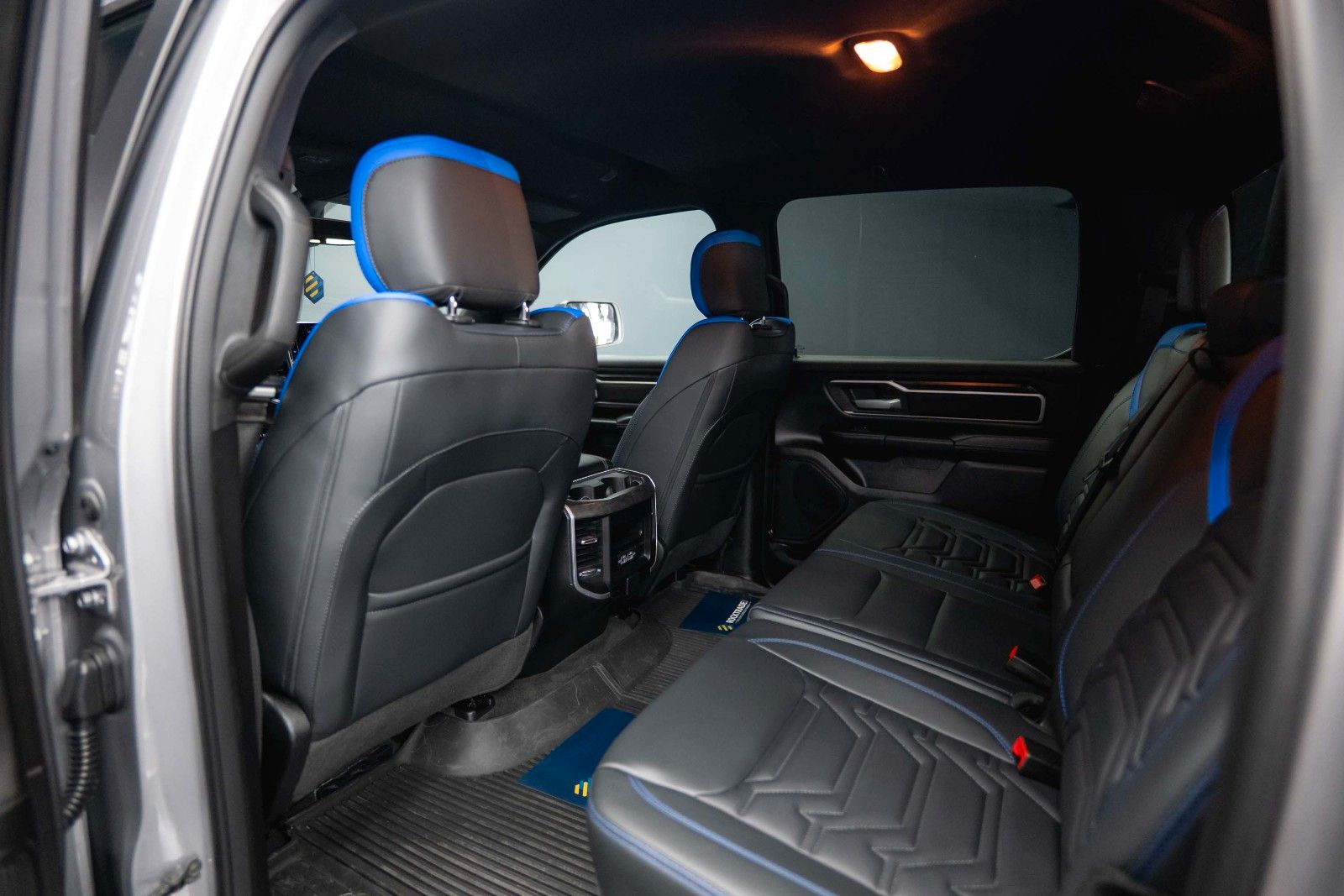 Fahrzeugabbildung Dodge RAM 5.7 V8 HEMI 4x4 OFFROAD Night PUNISHER 19%