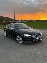 Audi S4 3.0 TFSI tiptronic quattro - - Audi S4 mit Benzin-Antrieb: Schwarz, Limousine