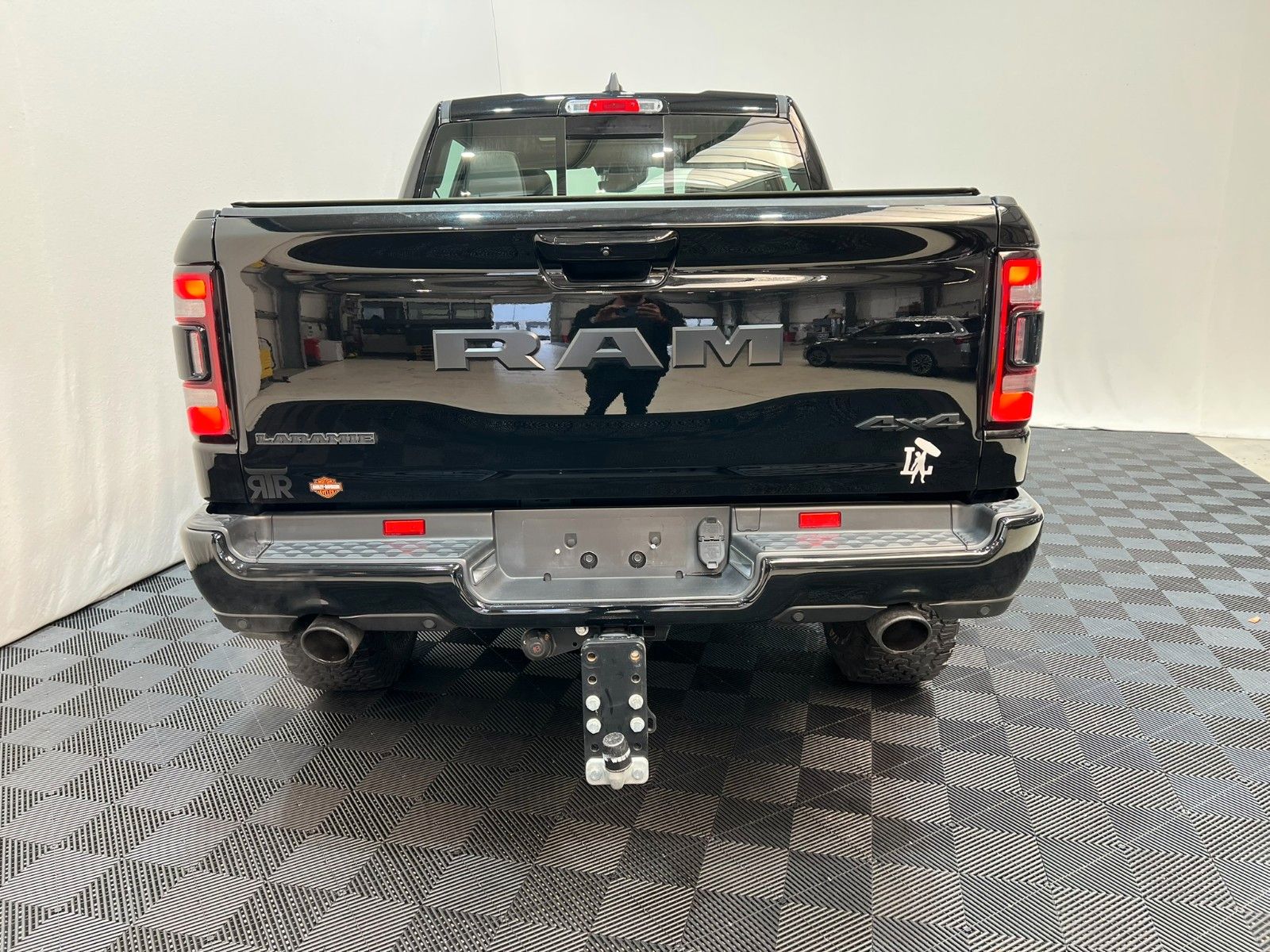 Fahrzeugabbildung Dodge RAM 1500 Laramie Night Crew Cab 4x4 *RTR Umbau*