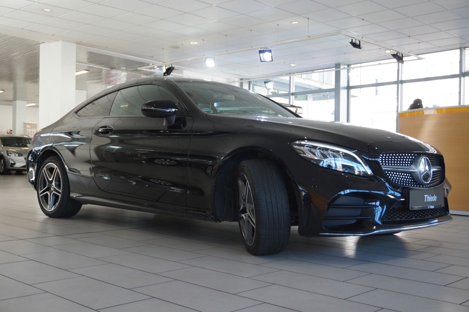 Fahrzeugabbildung Mercedes-Benz C 180 COUPE AMG LINE NAVI/LED/KAMERA/SPORT/SHZ