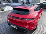 Porsche Taycan GTS Sport Turismo GTS - rote Porsche Taycan
