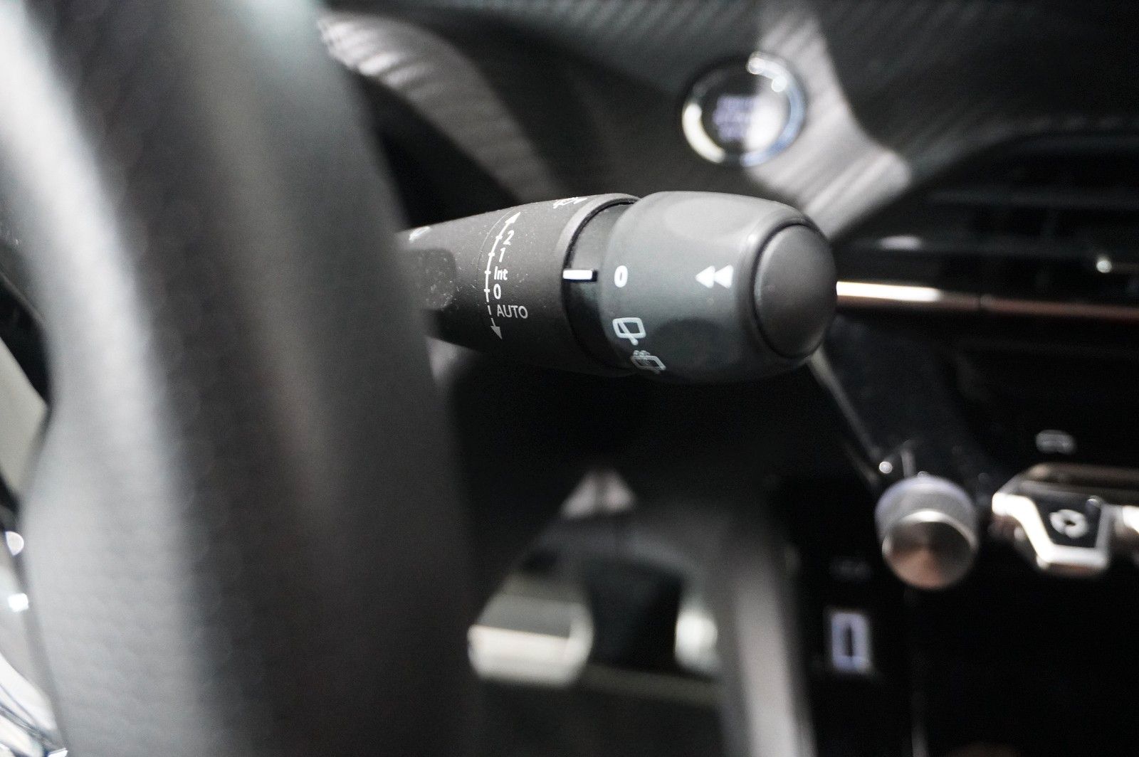 Fahrzeugabbildung Peugeot 2008 1.2 HYBRID GT E-DSC NAVI/LED/KAMERA/SPORT