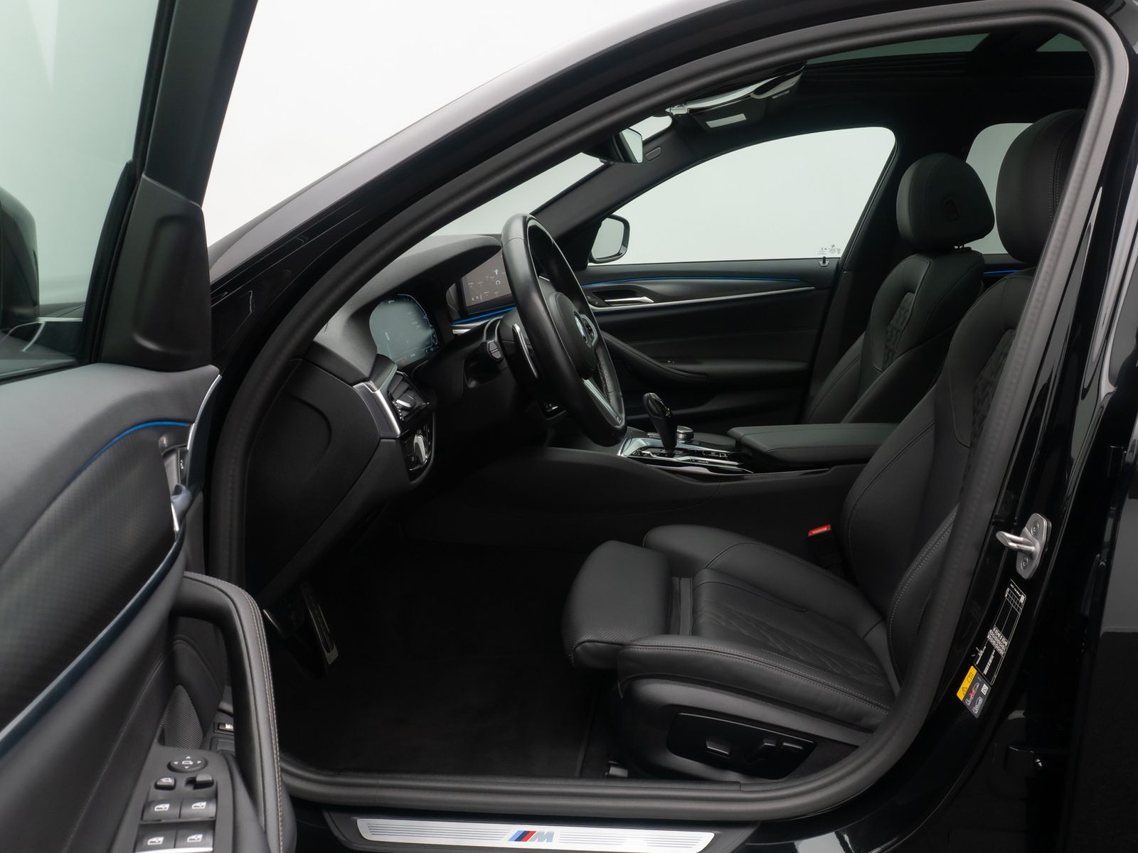 Fahrzeugabbildung BMW 530e xD M Sport DAB Kamera 4Klima Alarm Panorama