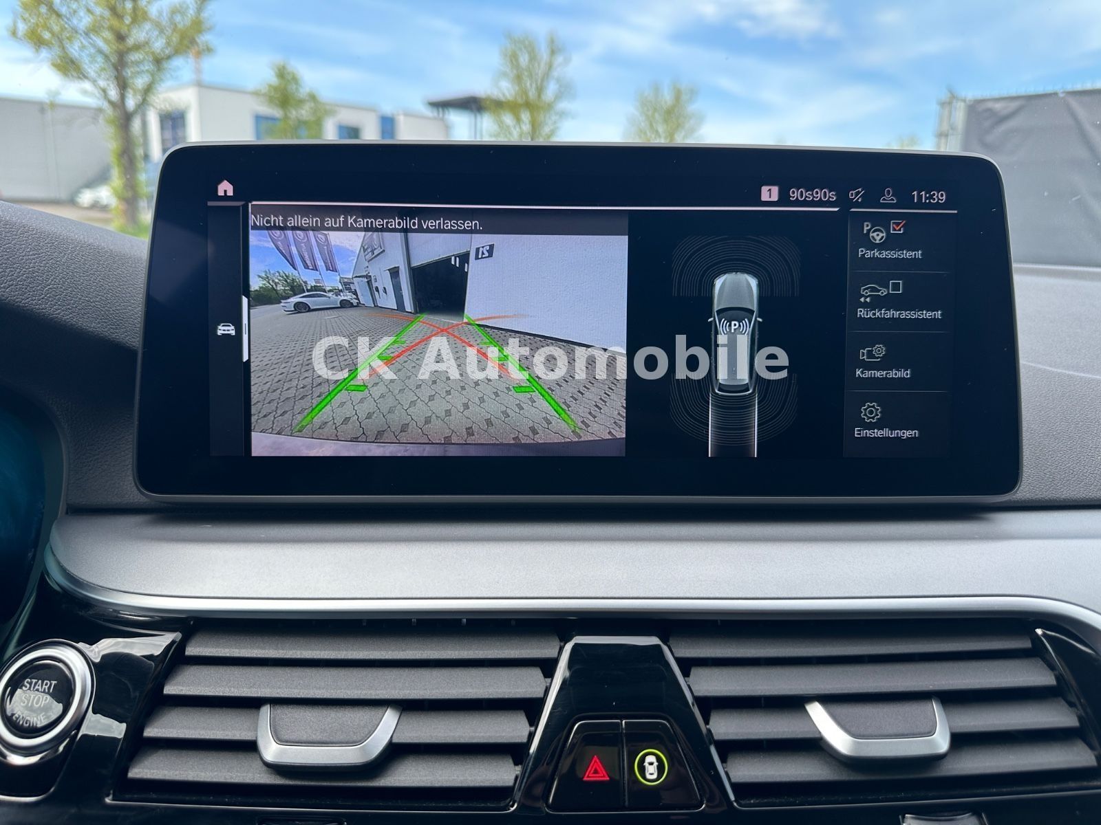 Fahrzeugabbildung BMW 520d Touring/Navi/Leder/Head-Up/Kamera/LED/ACC