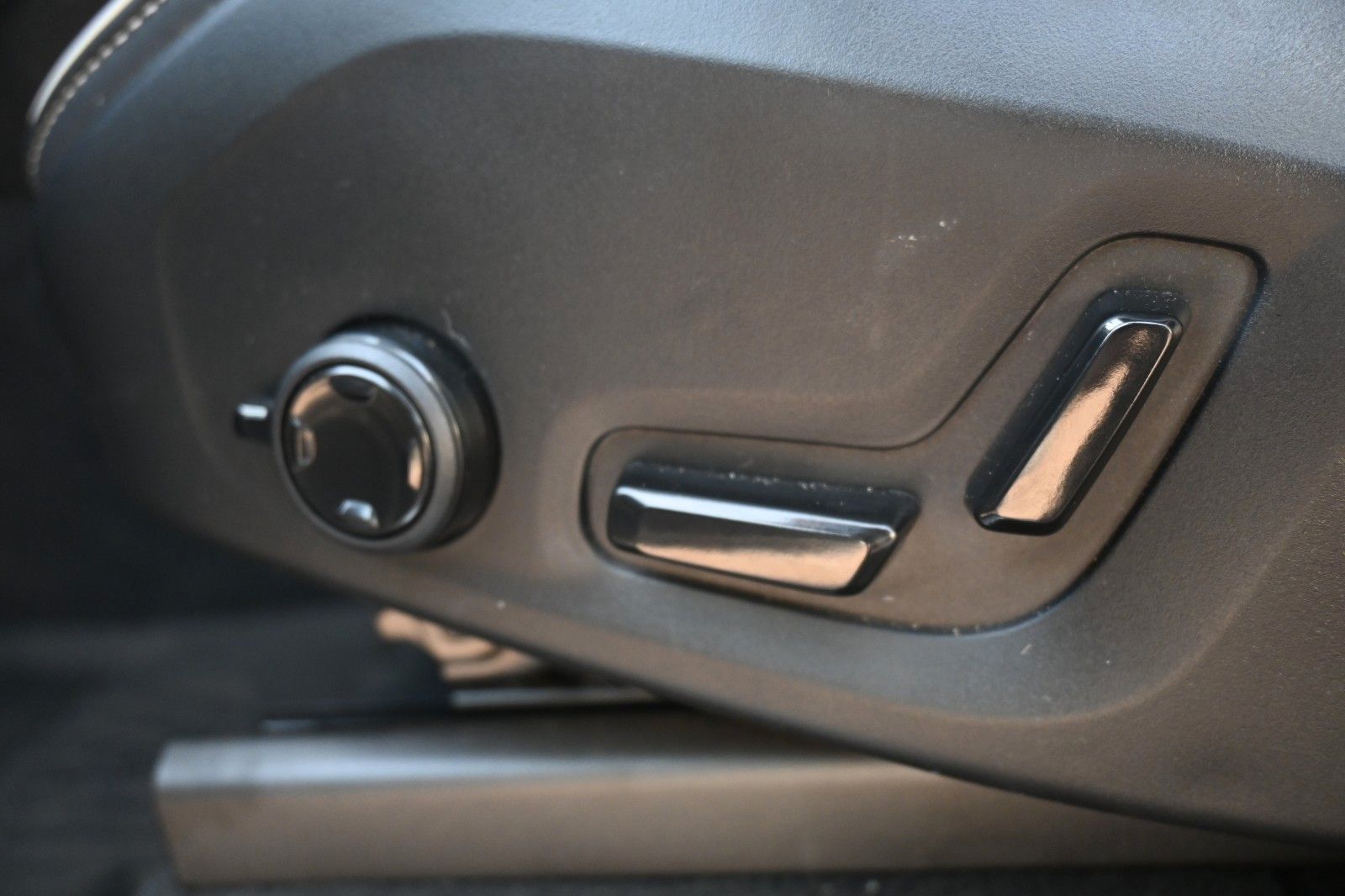 Fahrzeugabbildung Volvo XC90 T8 AWD Ultimate Dark*STDHZG*360°*LUFT*0,5%