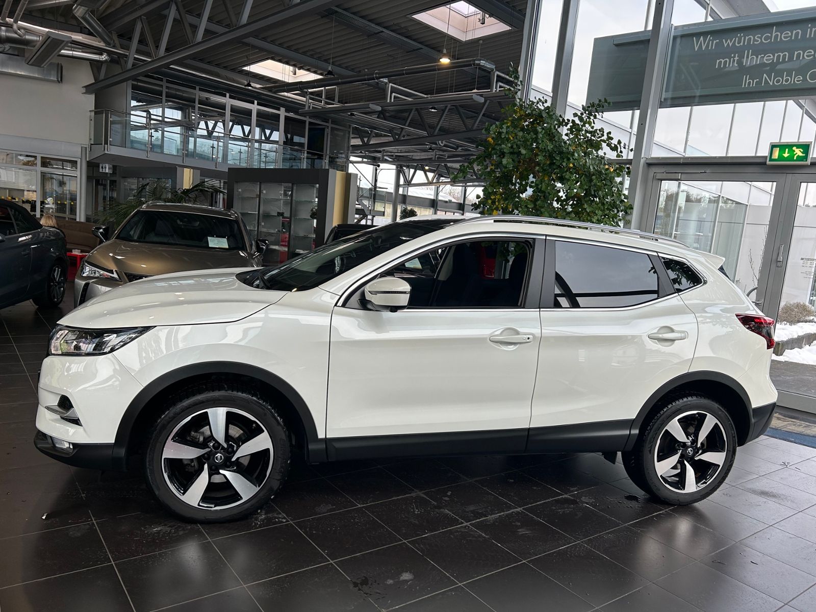 Fahrzeugabbildung Nissan Qashqai Zama PANO AHK 360° NAV SHZ 18"