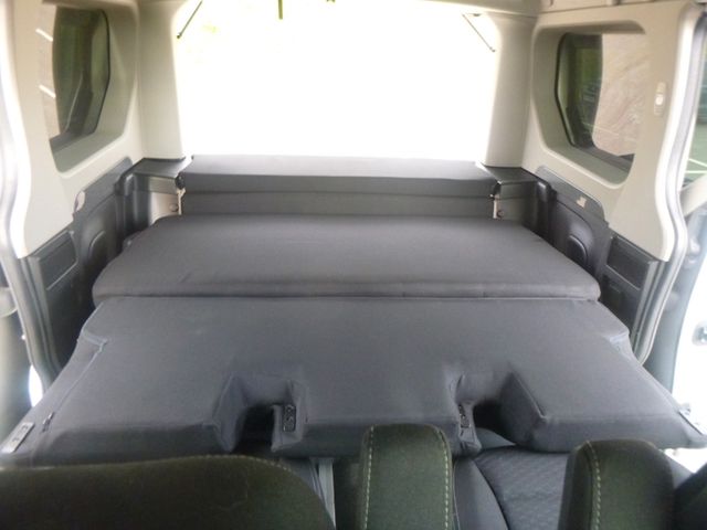 Fahrzeugabbildung Opel Vivaro B Life >Liegen/8Sitze/Navi/SHZ<