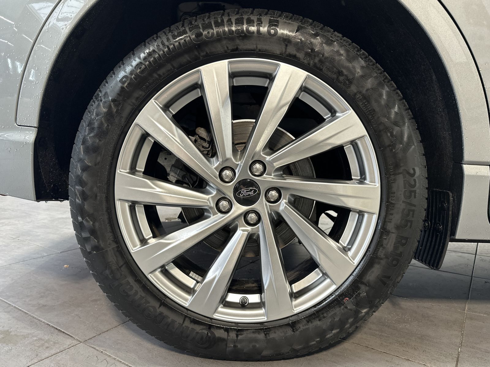 Fahrzeugabbildung Ford Kuga 2.0 EB 4x4 Vignale NAV+LED+AHK+KAMERA+19ZO