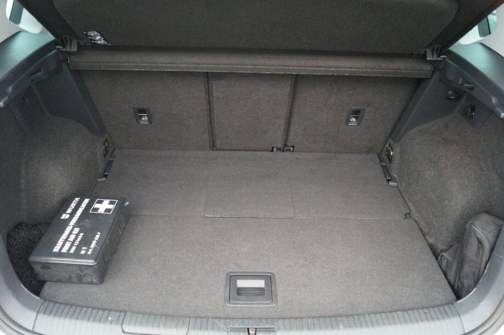 Fahrzeugabbildung Volkswagen GOLF SPORTSVAN VII SOUND BMT*PANORAMA+AHK+NAVI*