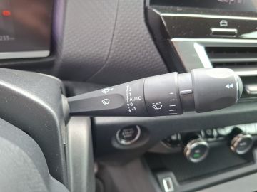 Citroën C4 Shine PT130 °LED°HUD°SHZ°Navi°RFK°PDC°BF°