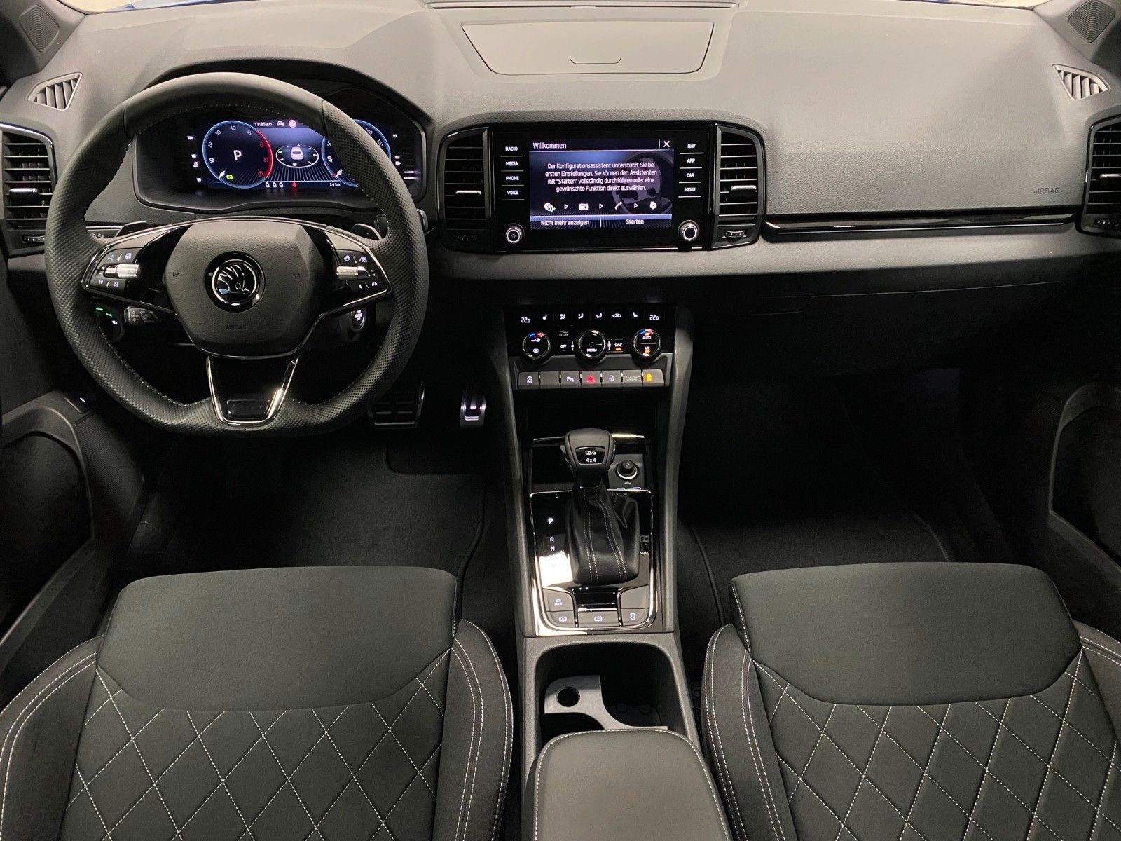 Fahrzeugabbildung SKODA Karoq 2.0l TDI DSG 4x4 SPORTLINE+AHK-SCHWENKBAR