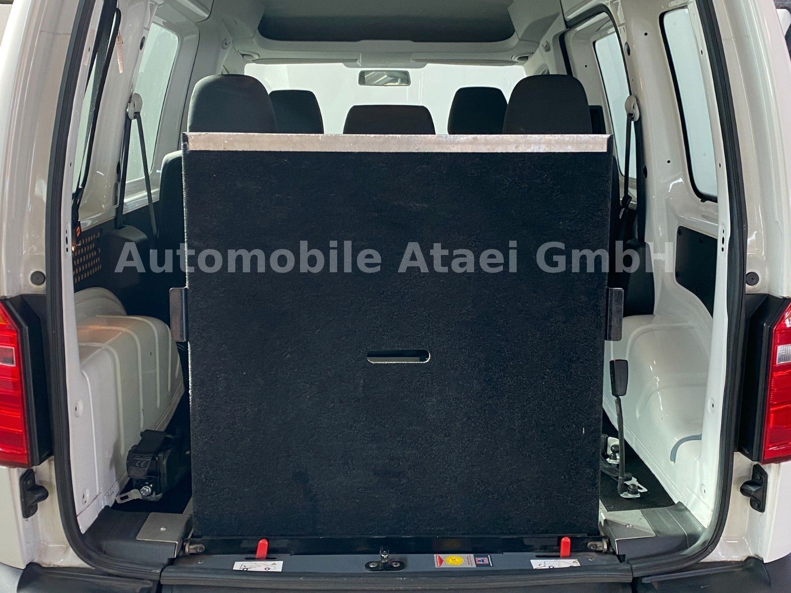 Fahrzeugabbildung Volkswagen Caddy 2.0 TDI *Rollstuhl-Rampe* 1.Hand (5824)