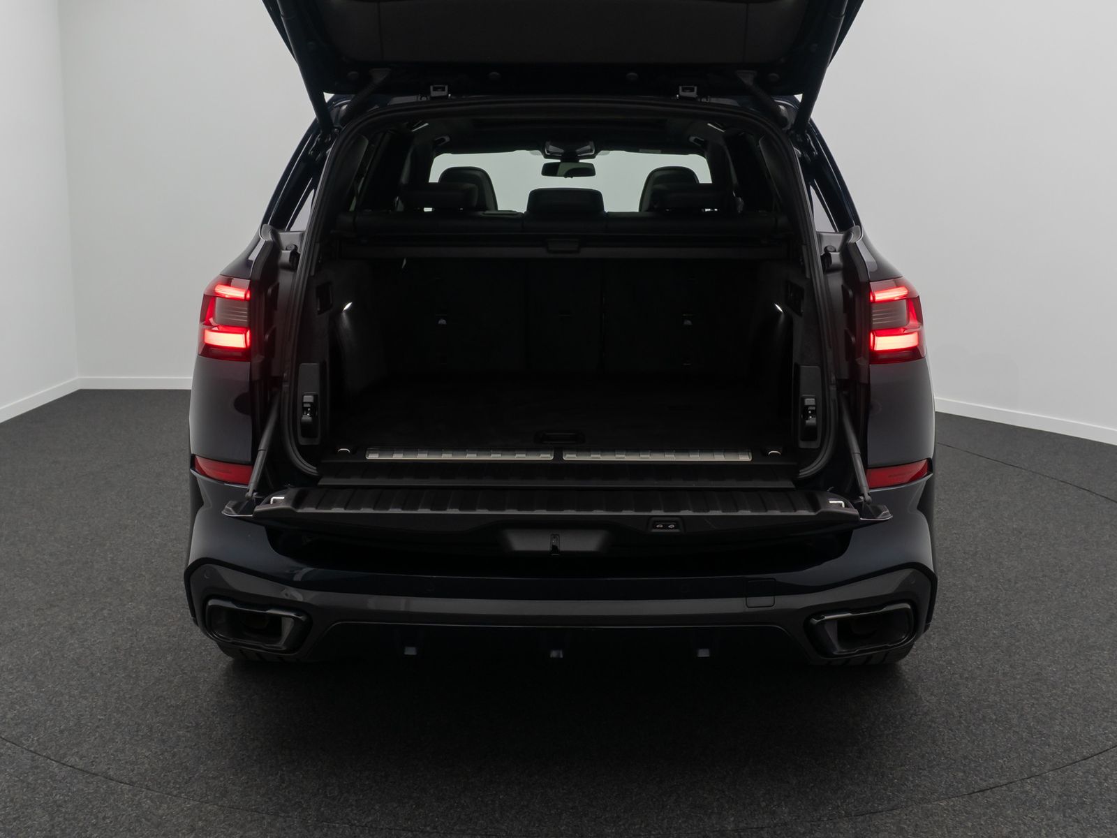 Fahrzeugabbildung BMW X5 xD45e M Sport 360° HUD Panorama DAB Massage