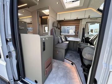 HYMER ERIBA HYMERCAR Yellowstone 640 SOLAR SKYVIEW LED