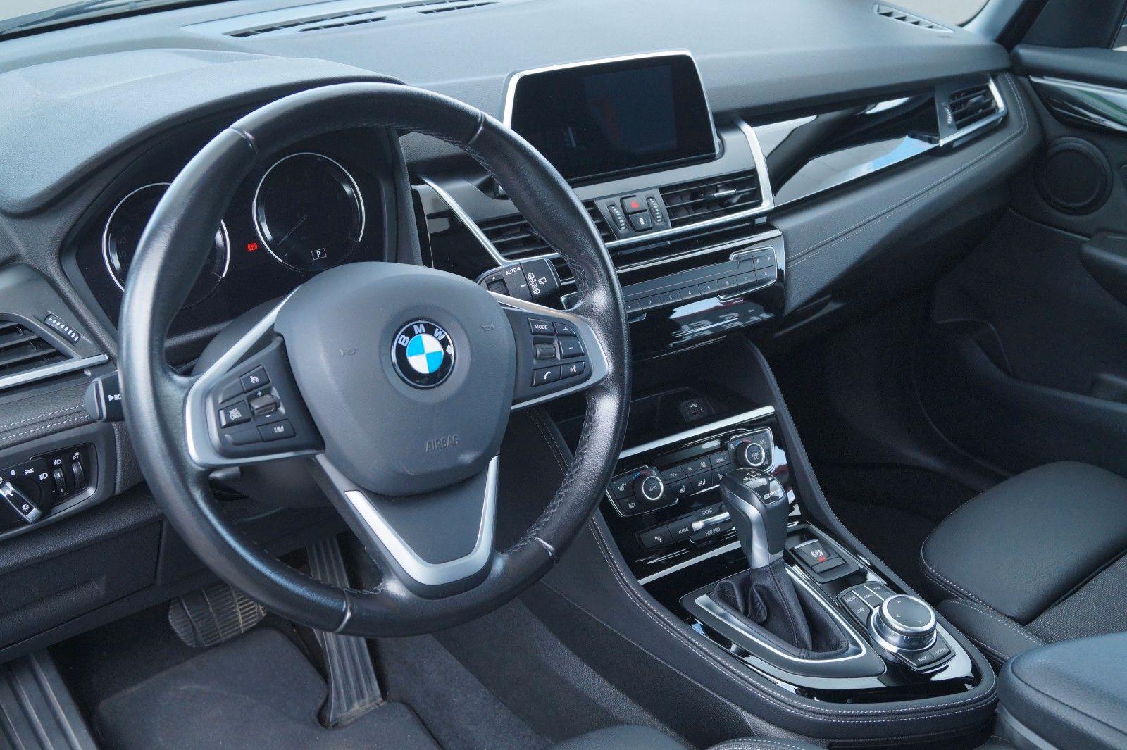 Fahrzeugabbildung BMW 225 xe Sport Line Active Tourer
