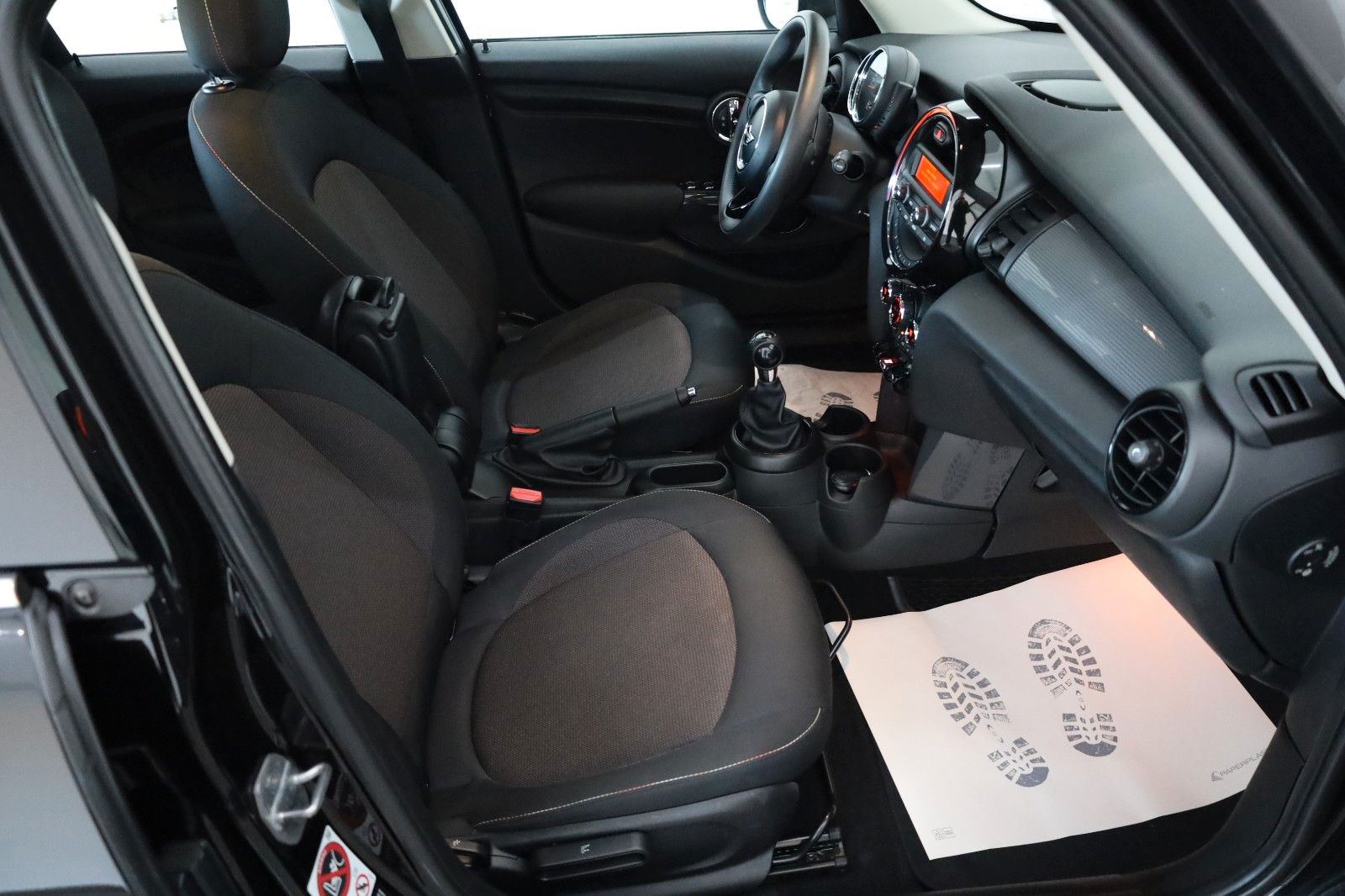 Fahrzeugabbildung MINI ONE FIRST Mini 5-trg. SH,PDC,8-fach bereift