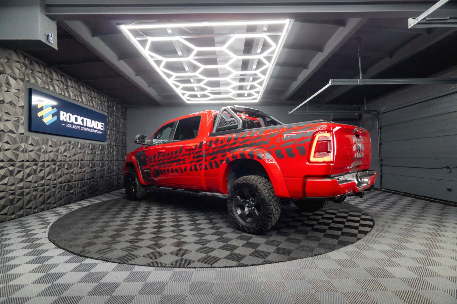 Fahrzeugabbildung Dodge RAM 5.7 V8 HEMI 4x4 OFFROAD LONGBED AXLE LOCK