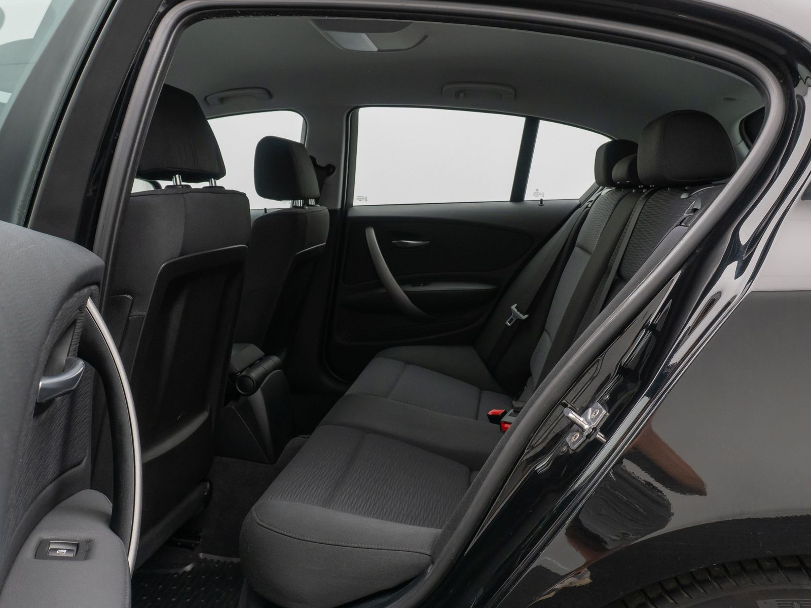 Fahrzeugabbildung BMW 116i PDC AHK Klimaanlage Alarm Start-StopAut LM