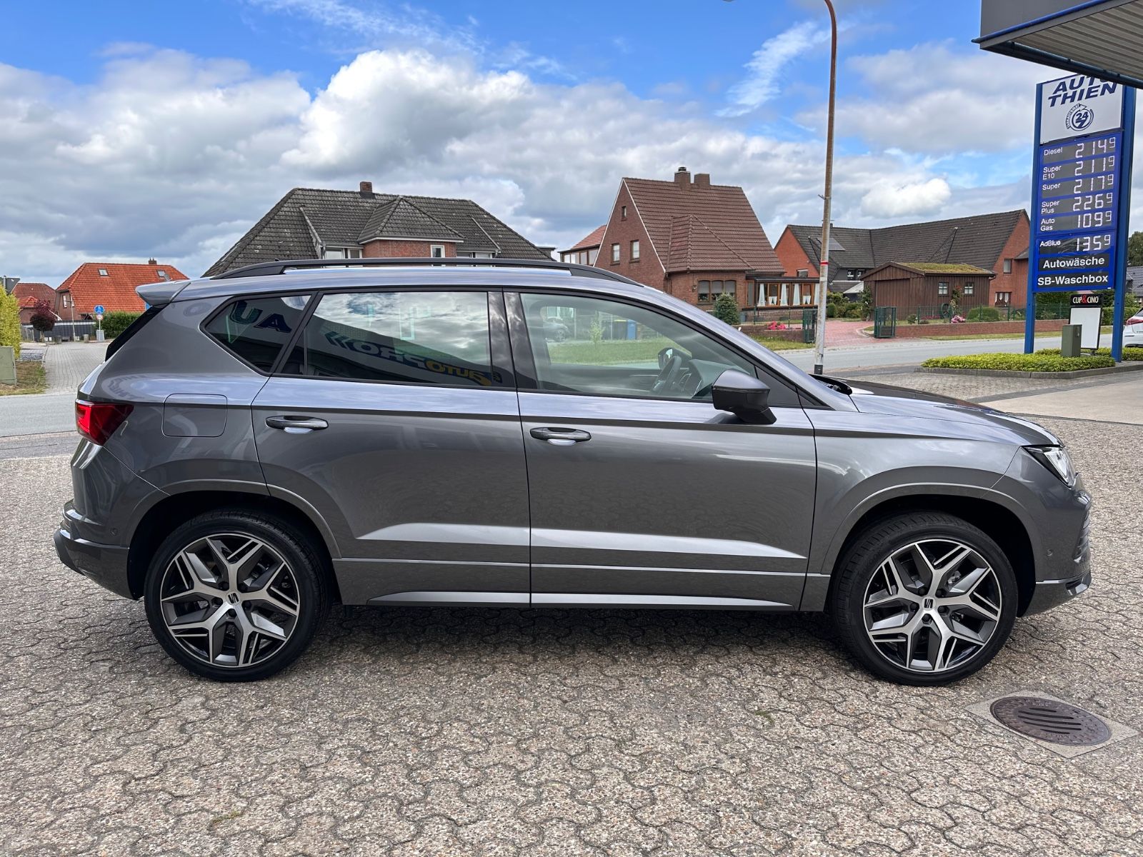 Fahrzeugabbildung SEAT Ateca FR 1.5 TSI DSG ACC/NAVI/LED/PDC/eHeck/SHZ