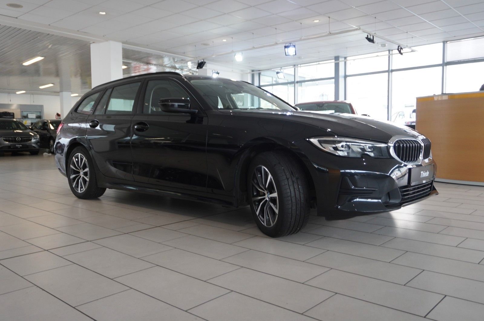 Fahrzeugabbildung BMW 330D TOURING X-DRIVE NAVI/LED/KAMERA/VIRT./SPORT