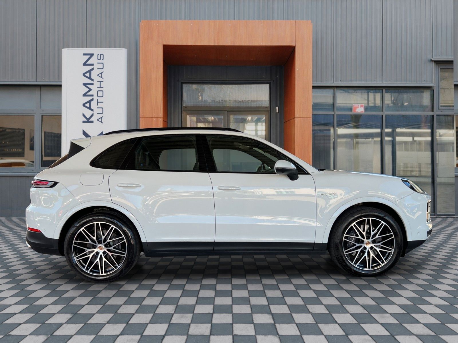 Porsche Cayenne - 1