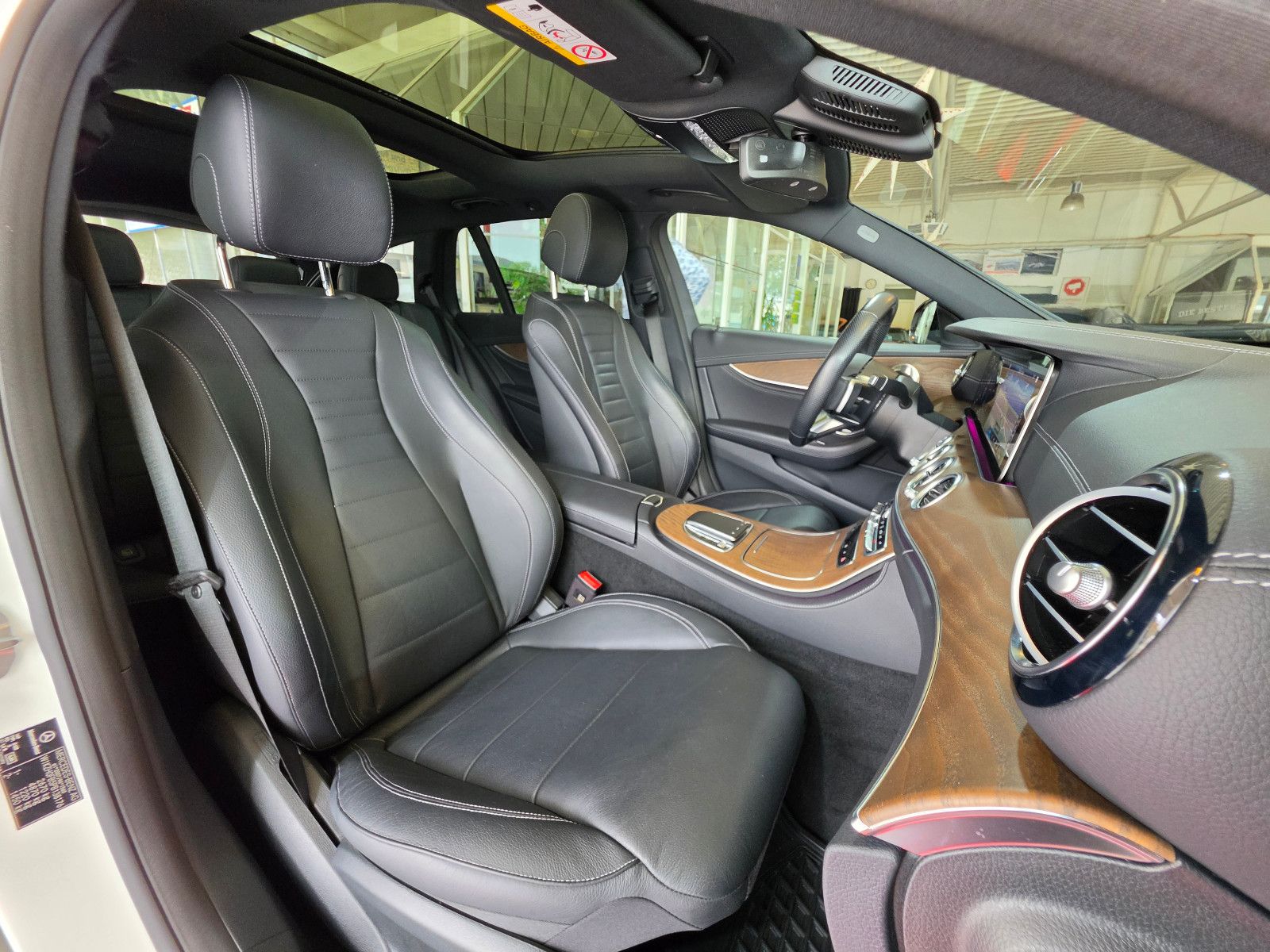 Mercedes-Benz E 220 d 4Matic AMG Line BURMESTER STANDH PANO foto 24