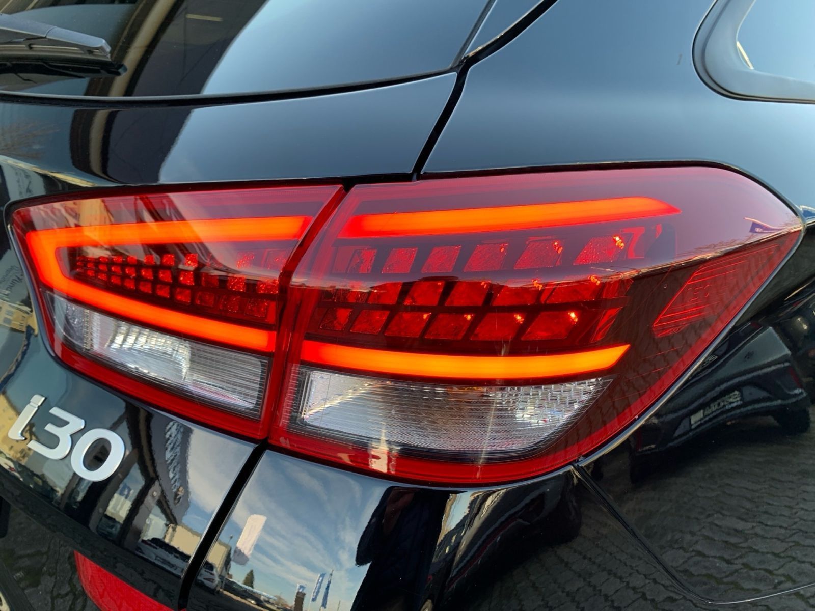 Fahrzeugabbildung Hyundai i30 Kombi 1.0 T-GDI 7-DCT Advantage LED Navi