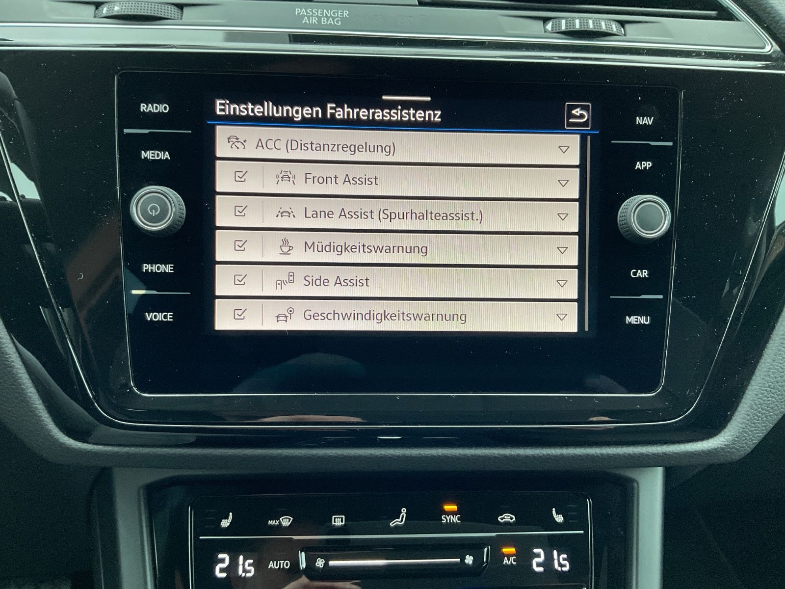 Fahrzeugabbildung Volkswagen Touran 1.5 TSI DSG,R Line,Navi,Kamera,LED,ACC