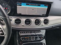 MERCEDES-BENZ E 220 d 4Matic /MultiBeam/Totwinkel+Spurhalte/