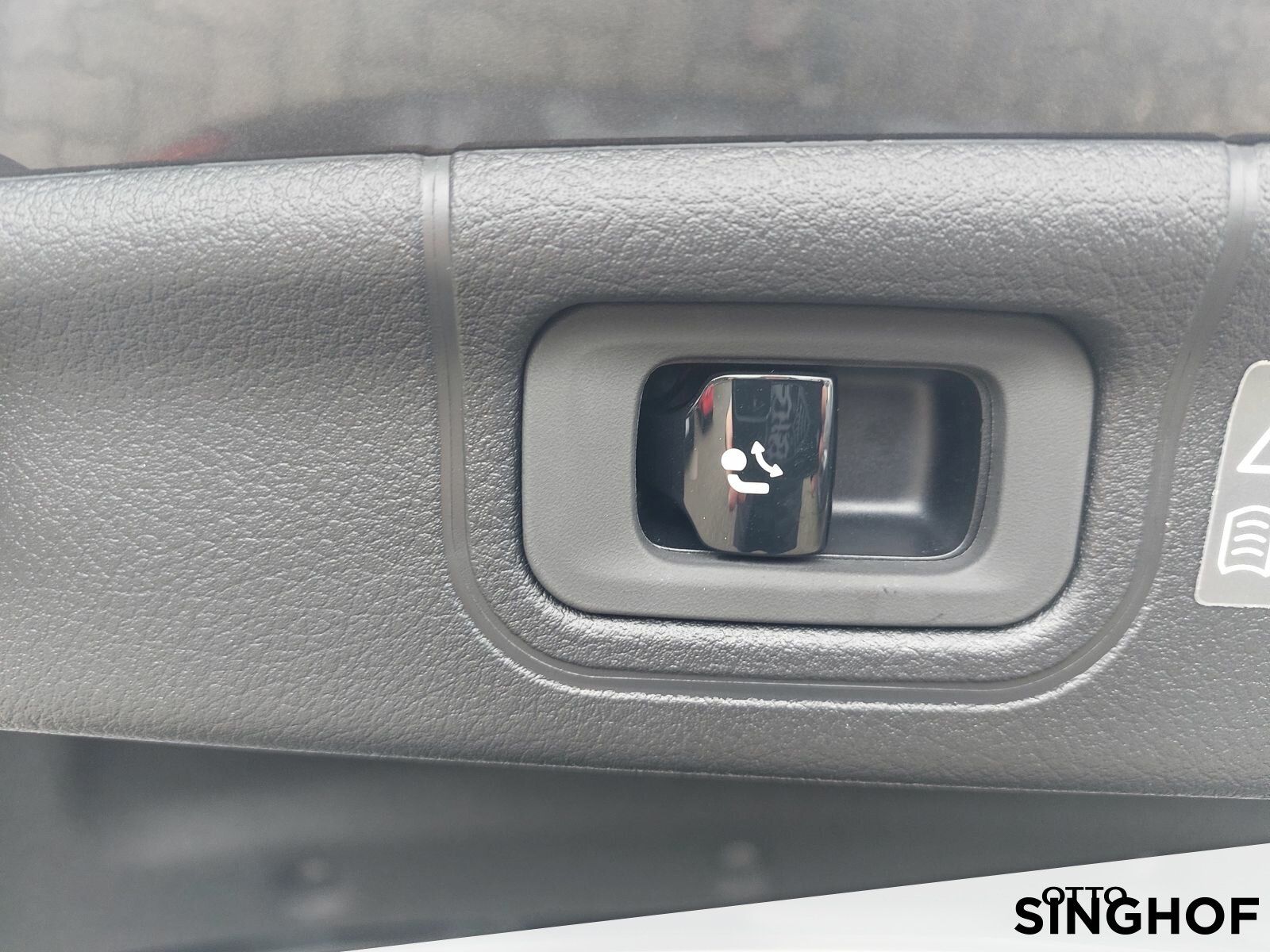 Fahrzeugabbildung Mercedes-Benz C 220 d AMG eff.3,99%+AHK+LED+Distronic+360+TOTW