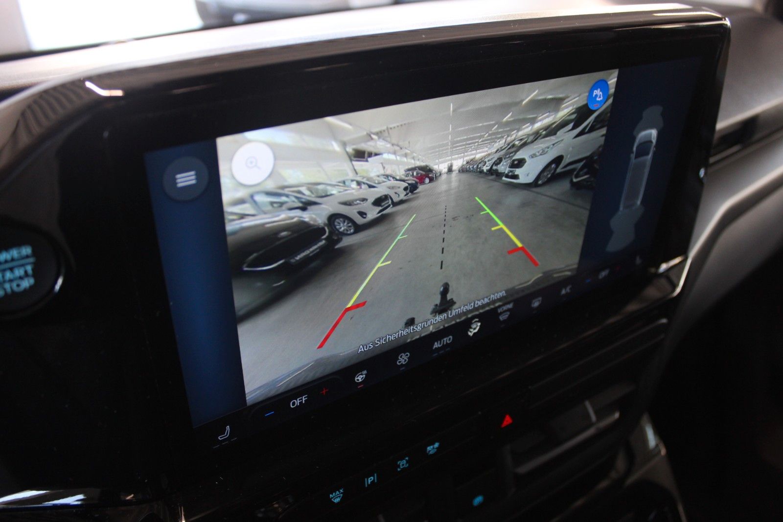 Fahrzeugabbildung Ford Tourneo Custom L2 8-Sitzer Titanium AHK LED ACC