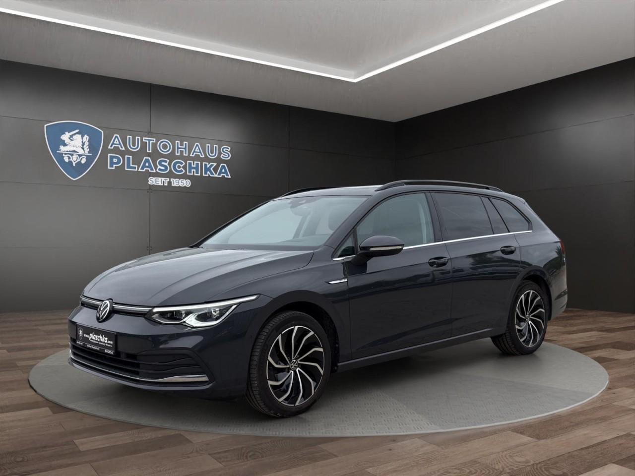 Volkswagen Golf VIII Var 1.5 eTSI DSG Style PANO+AHK+HARMAN