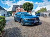 Volkswagen Passat Variant 2.0 TDI DSG Highline R-LINE LED P - mit Diesel-Antrieb: Blau, Vollleder, Kombi