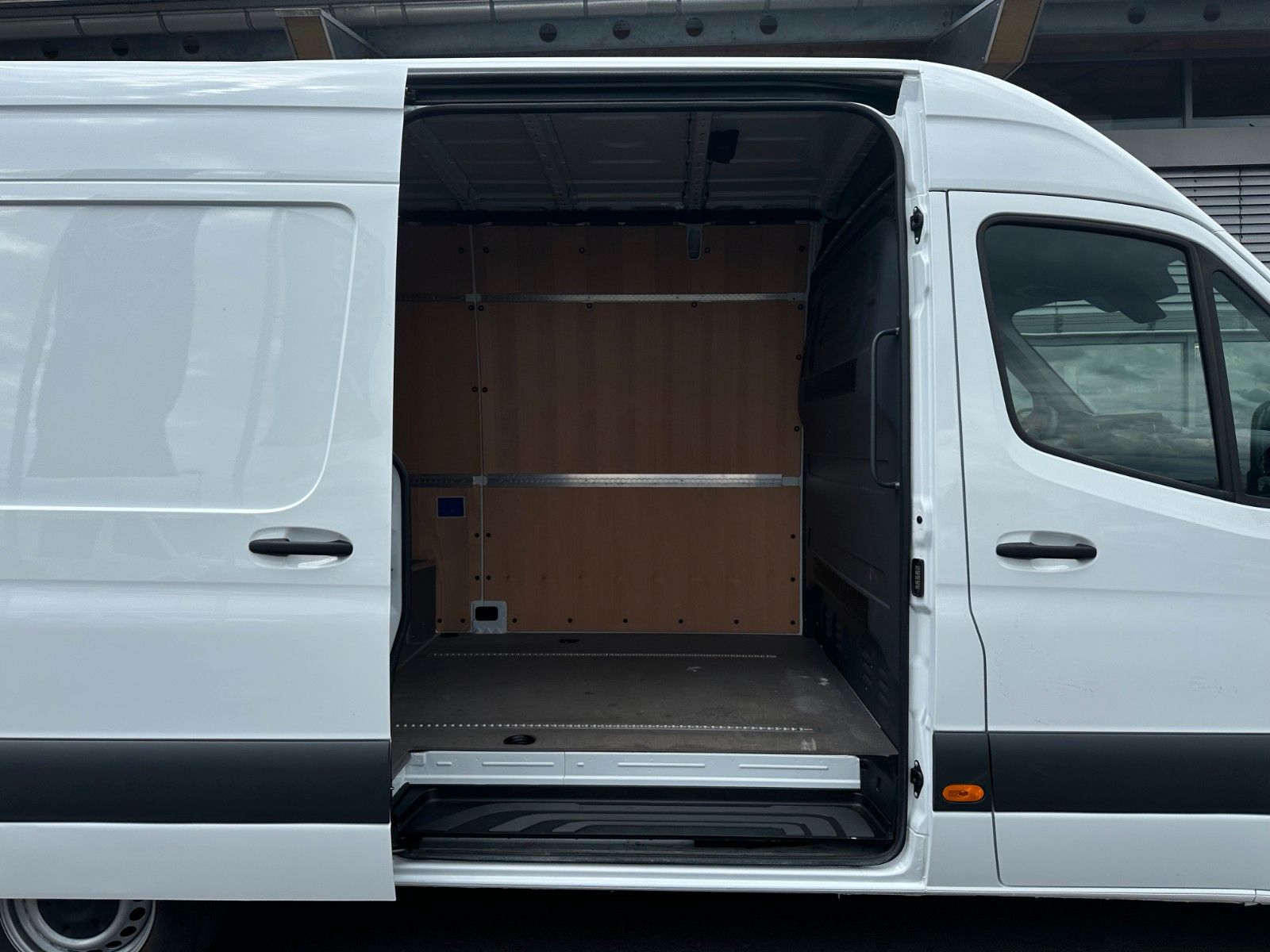 Fahrzeugabbildung Mercedes-Benz Sprinter 317 CDI 3665 9G Klima 360 SHZ Tempomat