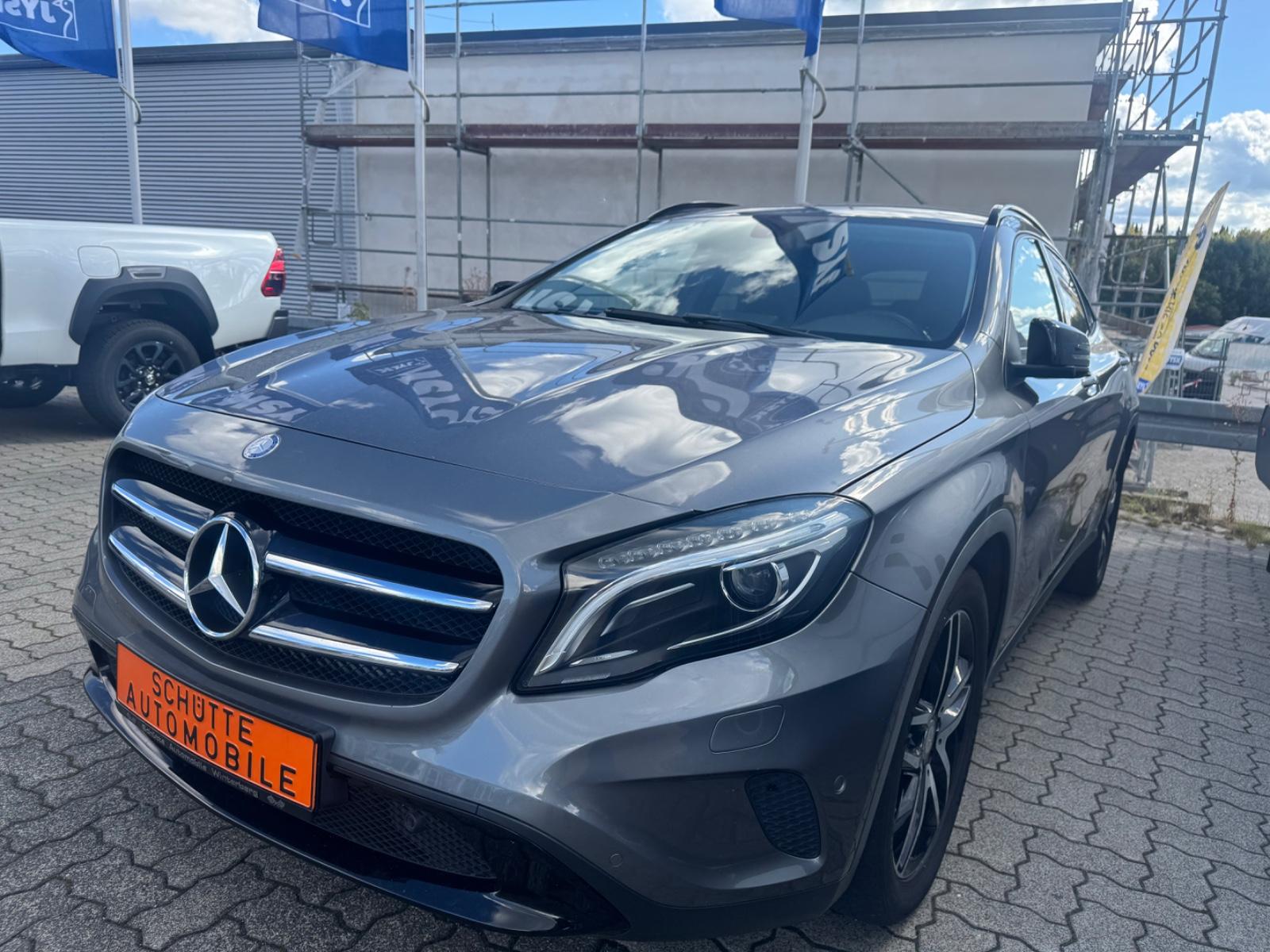 Mercedes-Benz GLA 200 ,Navi, Xenon, 8 fach Bereift, Nightpaket
