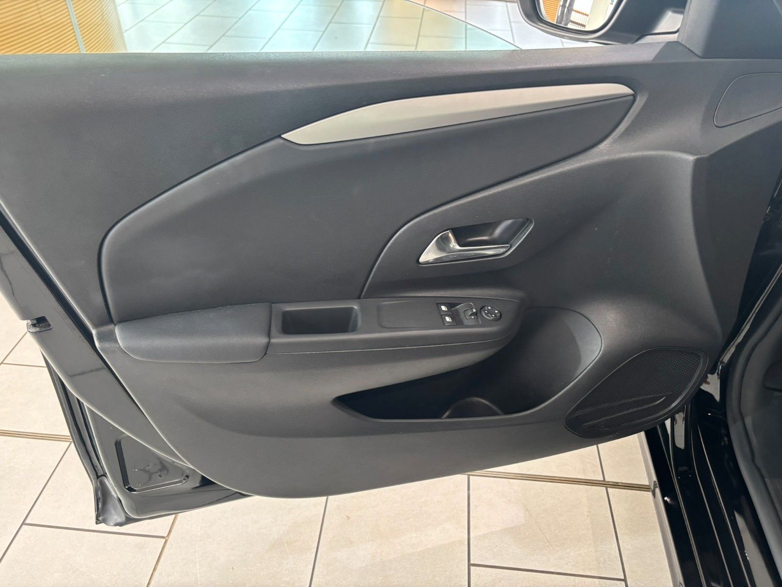 Fahrzeugabbildung Opel Corsa F 1.2 EDITION NAVI/TEMP/PDC/SPORT/DAB+