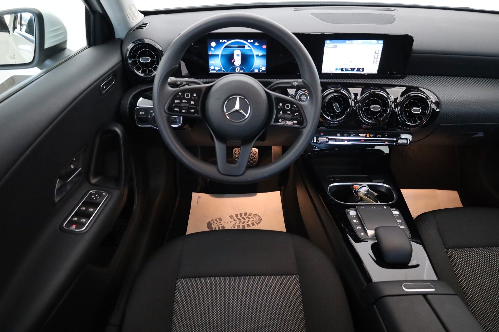 Fahrzeugabbildung Mercedes-Benz A 200 DTC Navi,SH,Park-Paket,Apple CarPlay