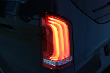 Mercedes-Benz V 300 Edition lang AMG Line Pano AHK Airmatic