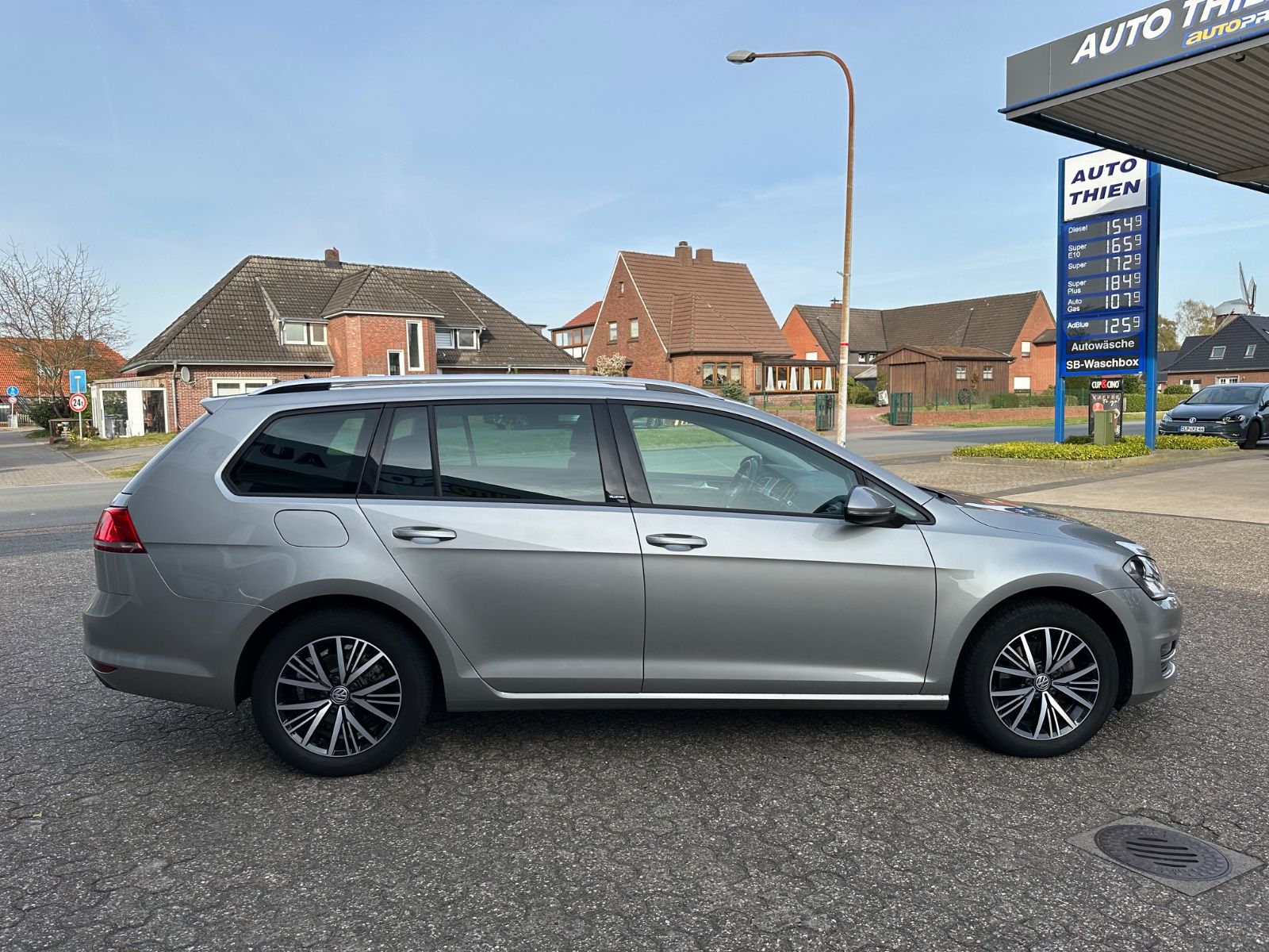Fahrzeugabbildung Volkswagen Golf VII Variant 1.6 TDI Allstar AHK/Navi/SHZG