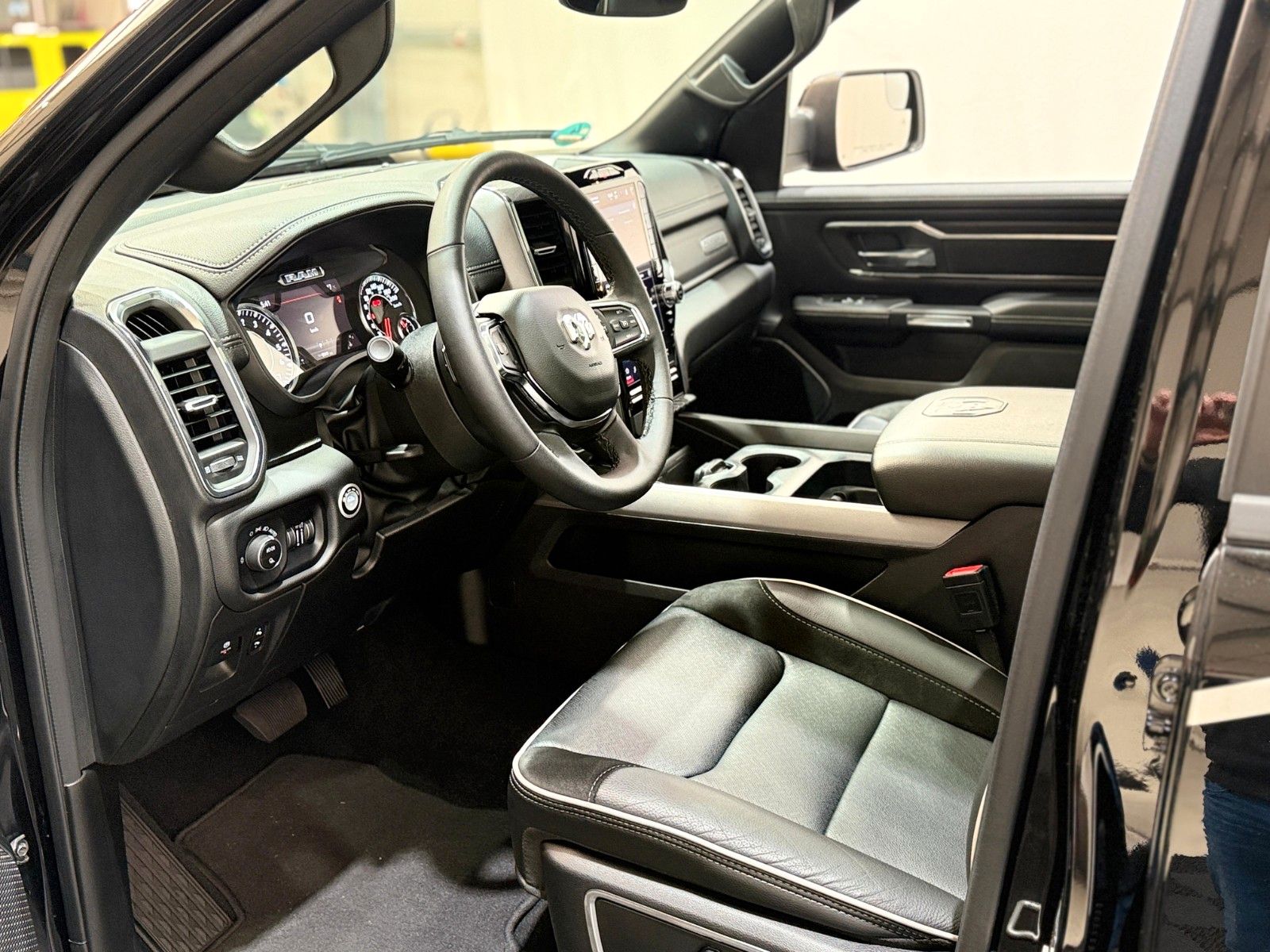 Fahrzeugabbildung Dodge RAM 1500 Laramie Sport MY25 *LPG,REVOLVER,AHK*