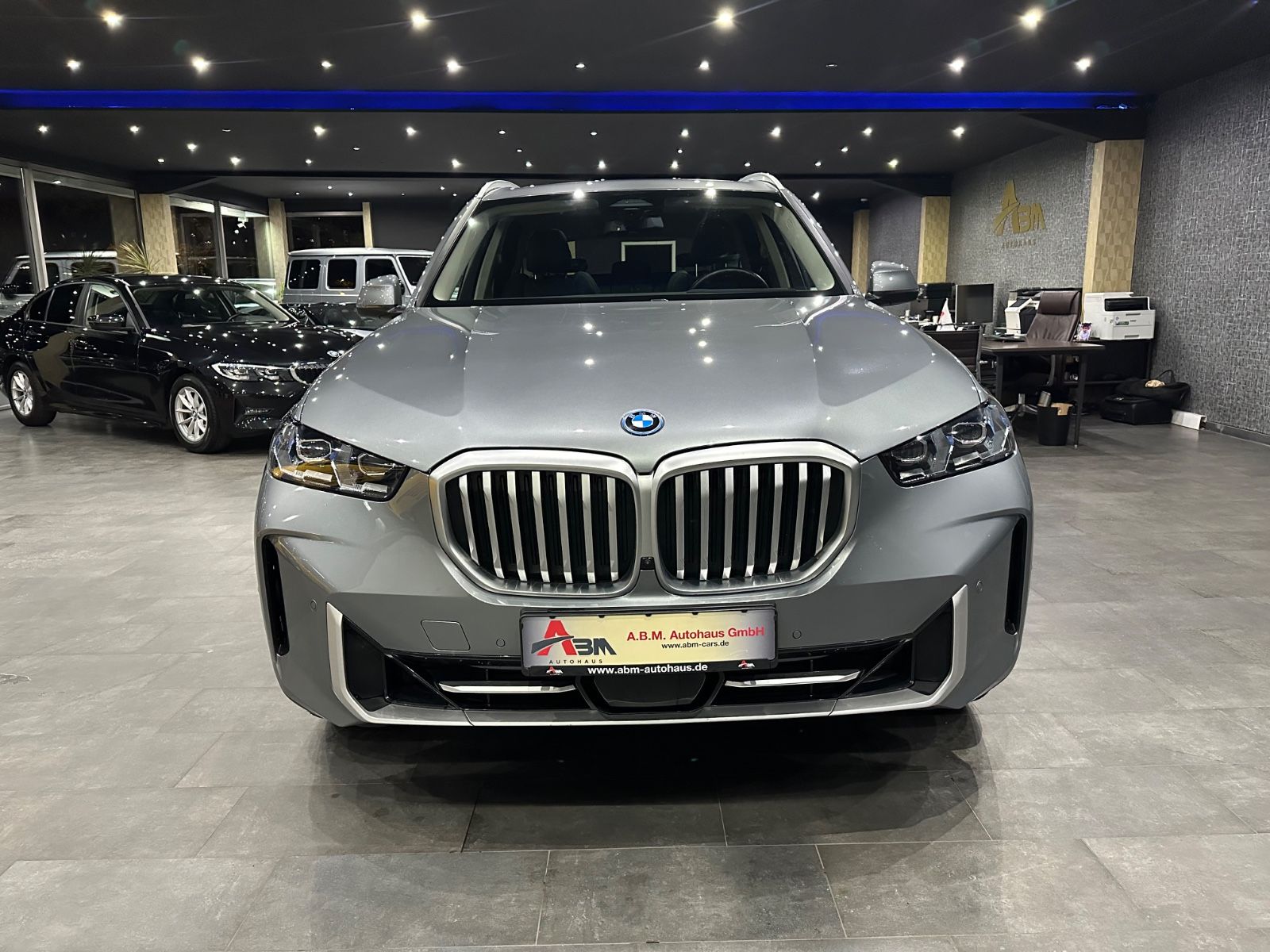 BMW X5 50 e xDrive / PANORAMA / SOFT-CLOSE / HEAD-UP imagem 2