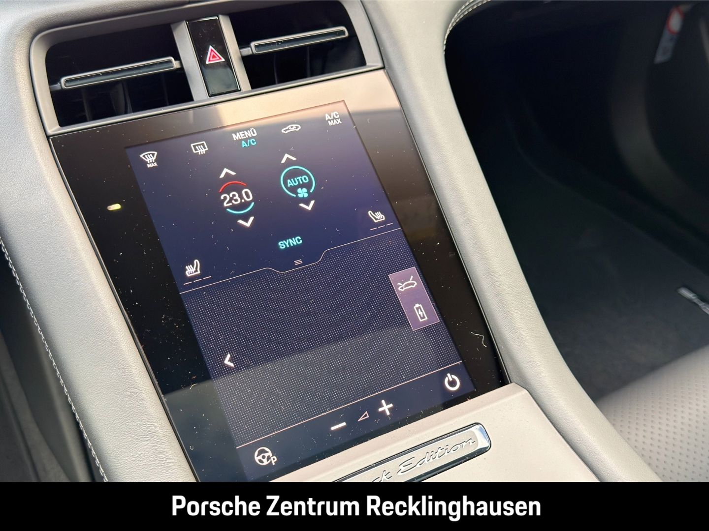 Porsche Taycan Black Edition SportDesign Paket Luftfeder foto 25