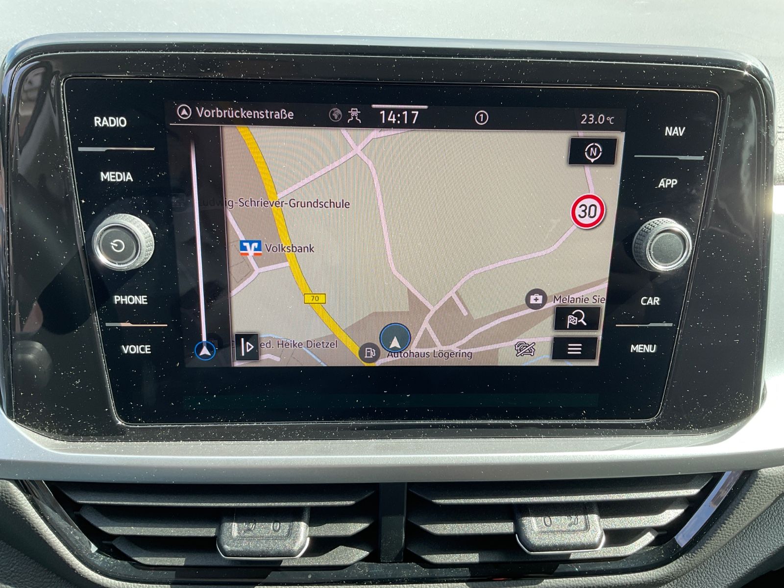 Fahrzeugabbildung Volkswagen T-Roc 1.5 TSI DSG Life,LED,AHK,Navi