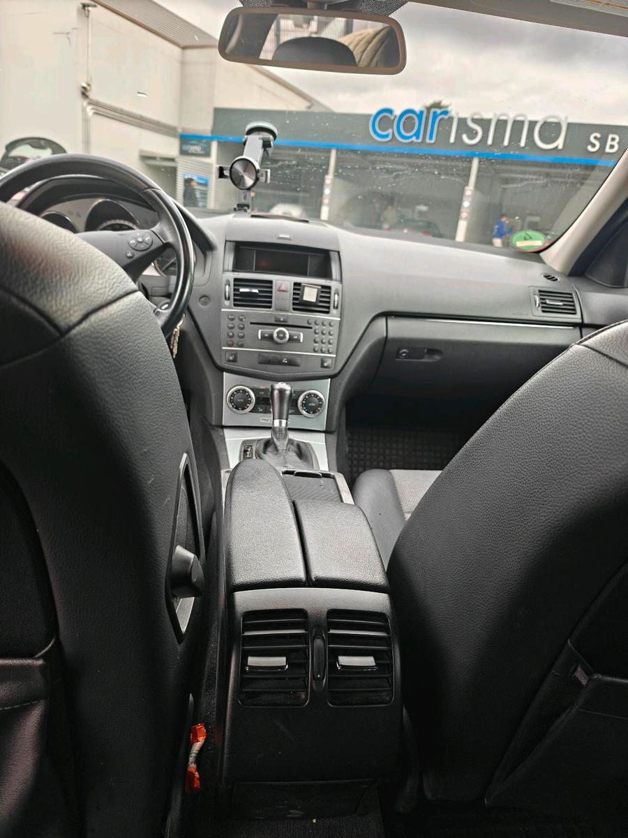 Mercedes-Benz C200 2010 — photo 13