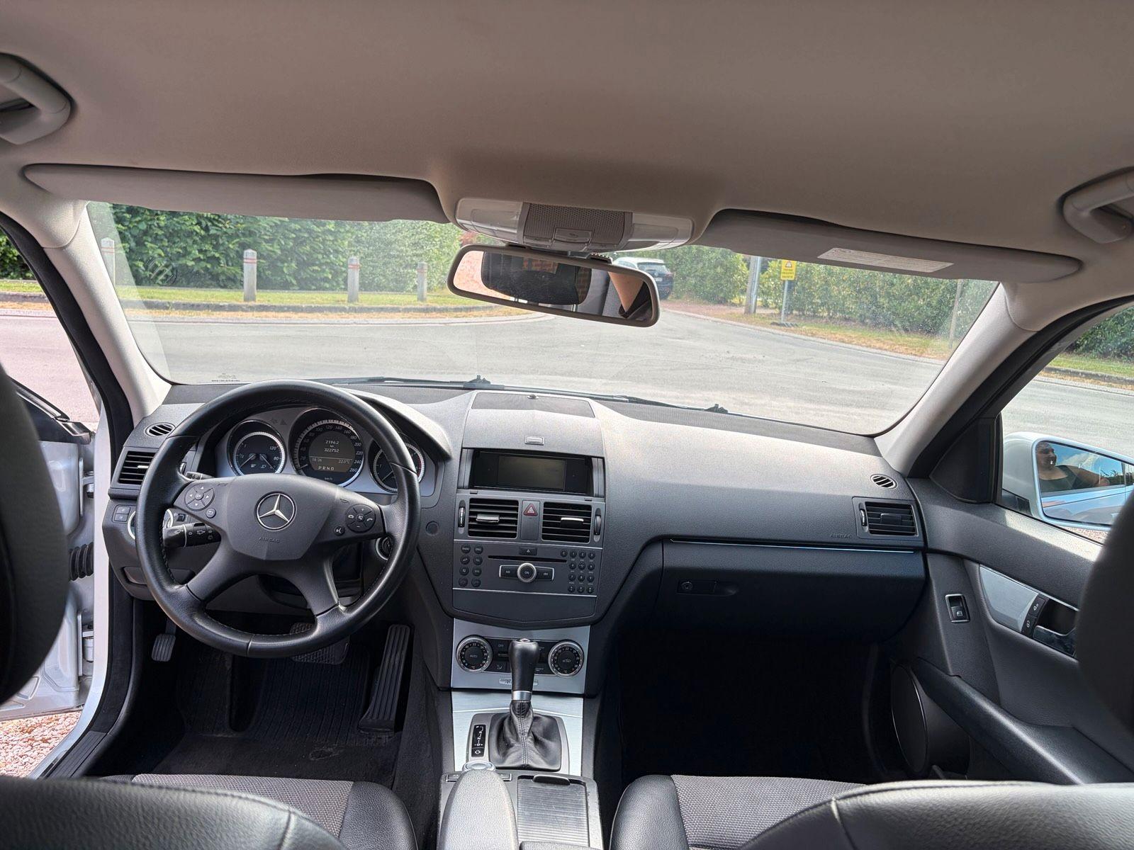 Mercedes-Benz C200 2010 — photo 7