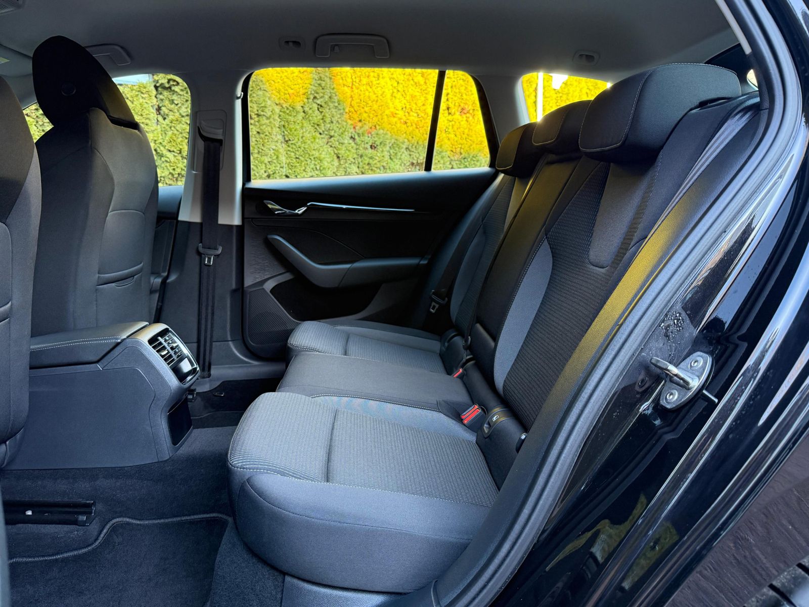 Fahrzeugabbildung SKODA Octavia 2.0TDI DSG Ambition LED+NAV+DAB+PDC+CARP